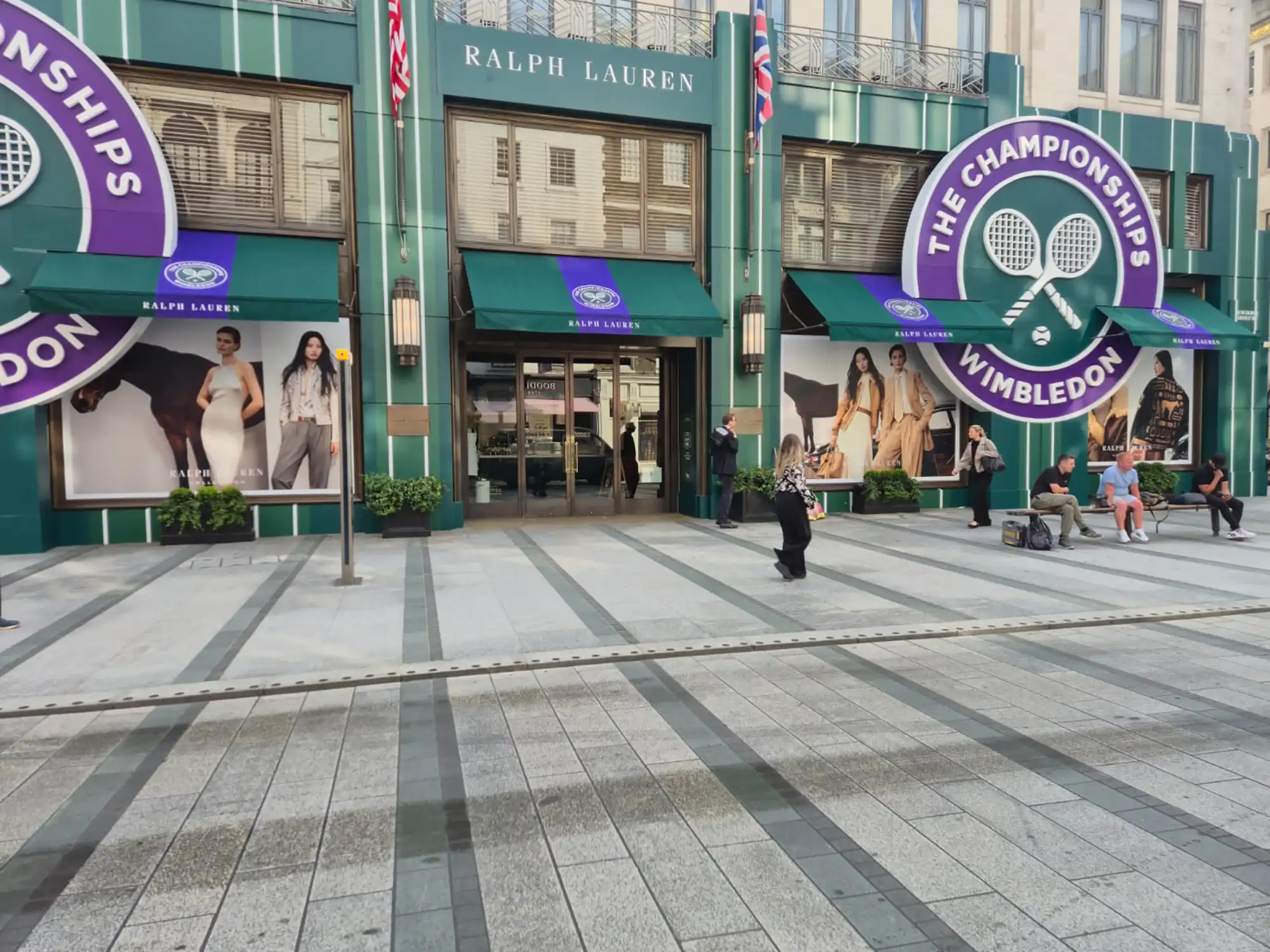 Wimbledon tennis courts graphics.